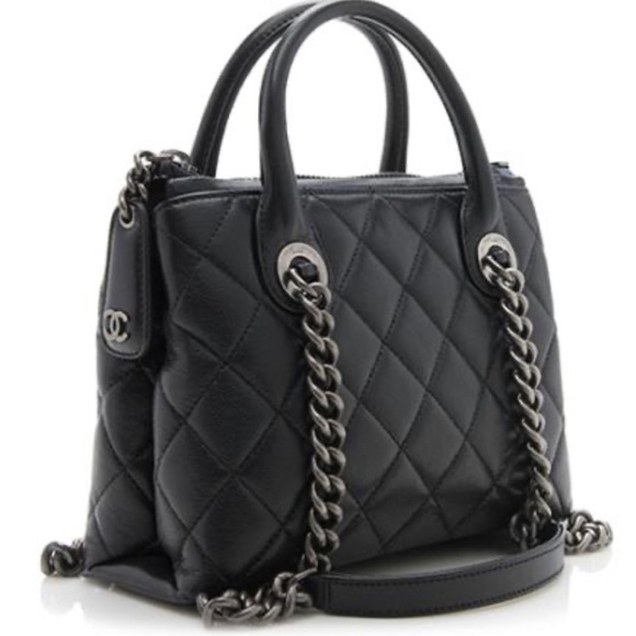 CHANEL authentic Black quilted mini shopper tote - Picture 2 of 7